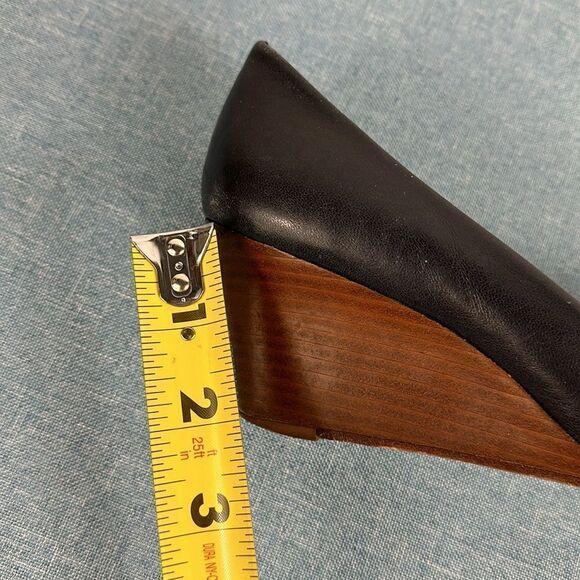 Tory Burch Gold And Navy Blue Leather Wedge Pumps Size 5 - Picture 9 of 10